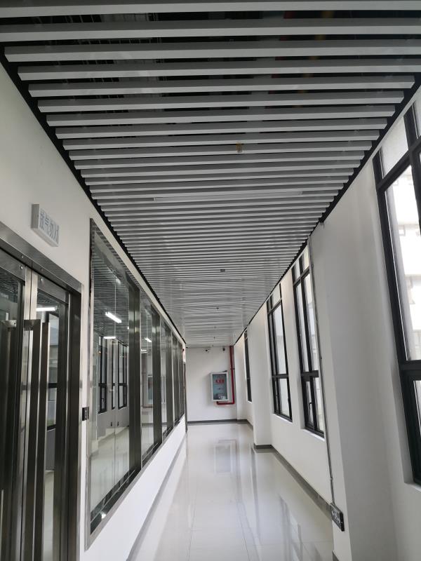 机房外.jpg 机房外.jpg